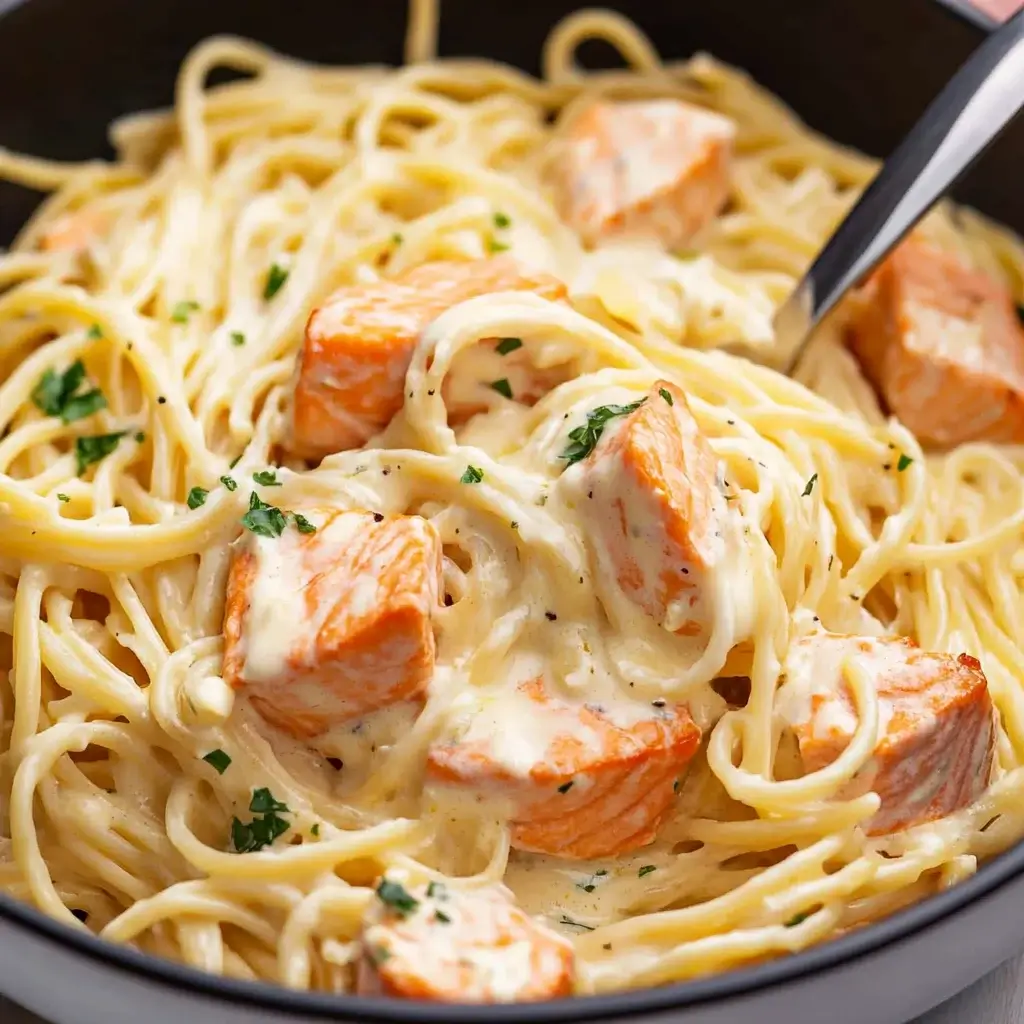 Creamy Lemon Garlic Salmon Pasta: A Must-Try Recipe!