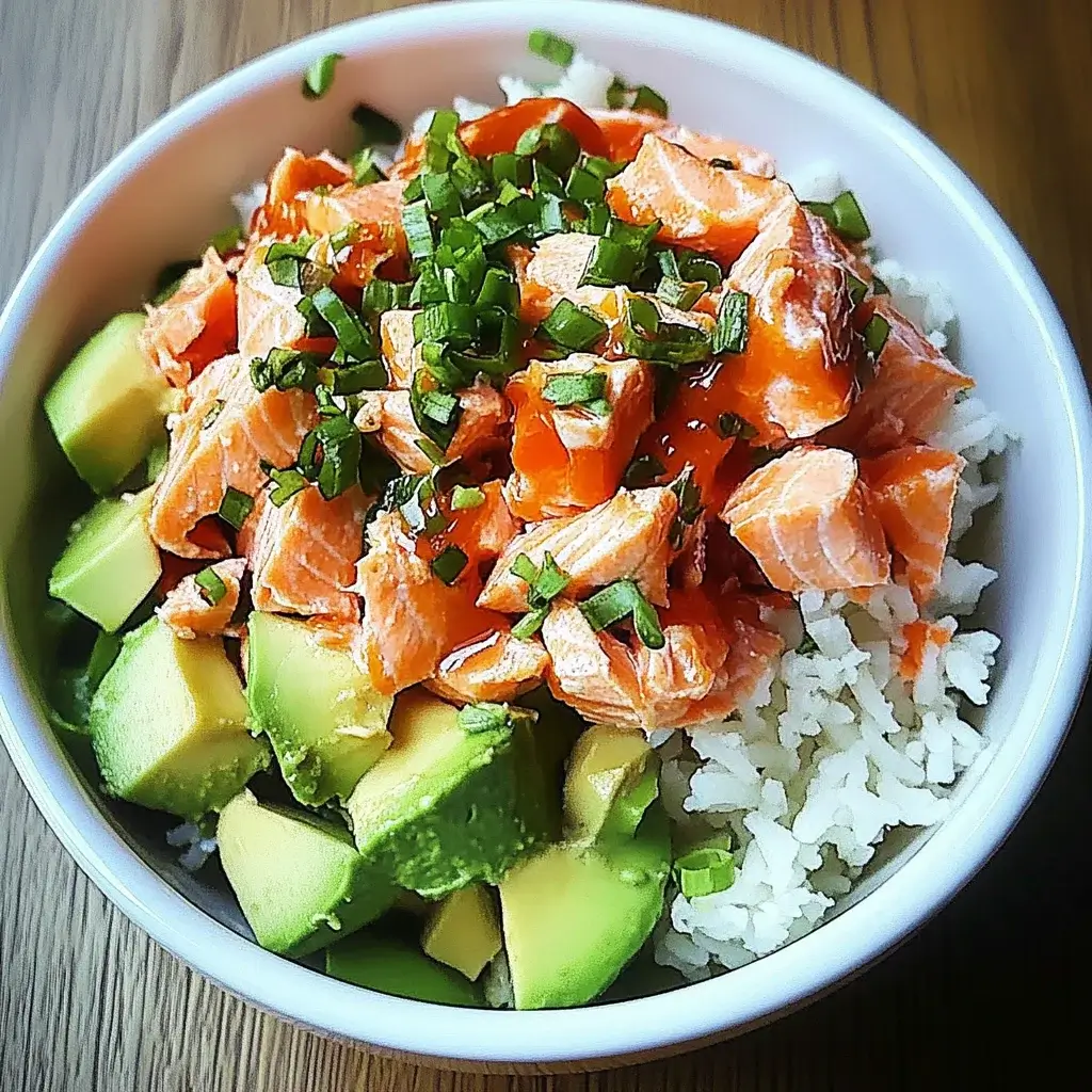 Zesty Sriracha Salmon Salad Bowl: A Spicy Delight!